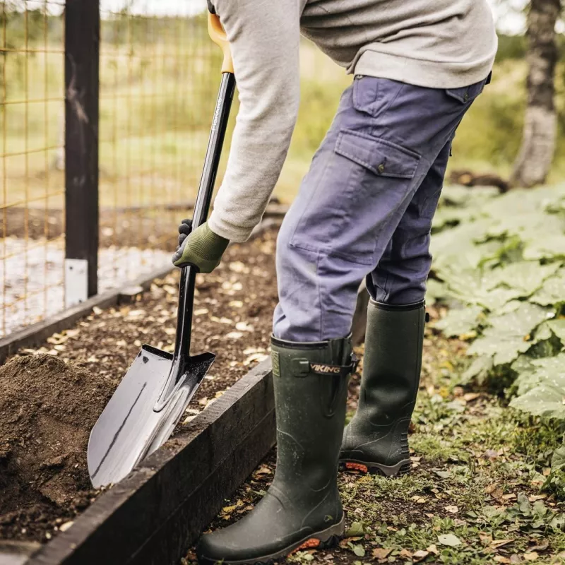 Fiskars Solid+ XL aštrus kastuvas su plienine D rankena, boro plieno geležte, 1250 mm