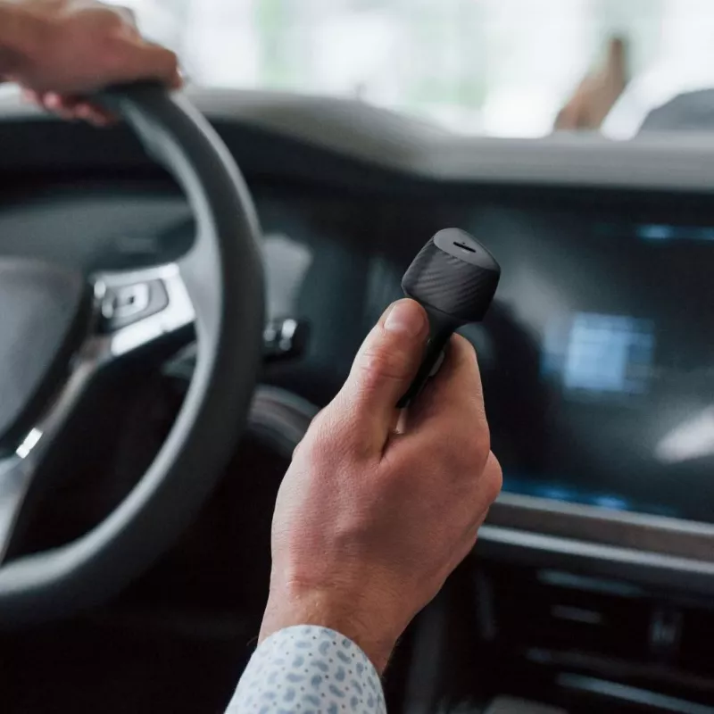 Forcell F-Energy Carbon Automobilinis Įkroviklis USB-C QC3.0 PD 20W su USB-C į Lightning Laidu CC50-1C Juodas