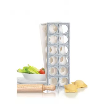 GEFU 3 dalių raviolių gaminimo rinkinys su lenta, pjaustytuvu ir kočėlu – 24 kvadratiniai ravioliai 60x60 mm, baltas/sidabrinis
