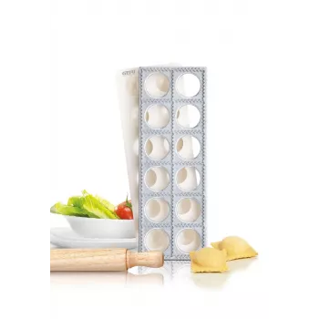 GEFU 3 dalių raviolių gaminimo rinkinys su lenta, pjaustytuvu ir kočėlu – 24 kvadratiniai ravioliai 60x60 mm, baltas/sidabrinis