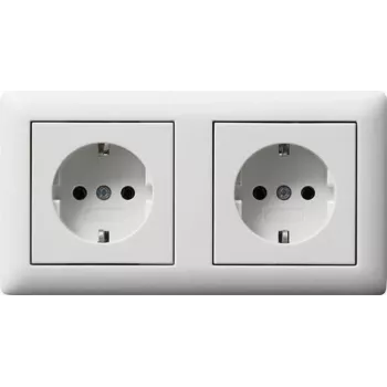GIRA 479304 SCHUKO dvigubas pre-instaliuotas kištukinis lizdas su rėmeliu, grynai balta
