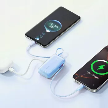 Joyroom JR-PR2L 10000mAh 35W Power Bank su skaitmeniniu ekranu, įmontuotais ištraukiamais USB-C ir Lightning kabeliais (0,7 m), mėlyna