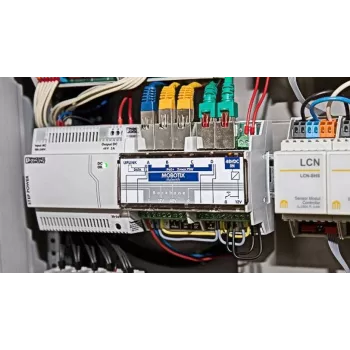 MOBOTIX MX-SWITCH1 – Tinklo jungiklis 4 x 10/100 (PoE+) DIN bėgiui