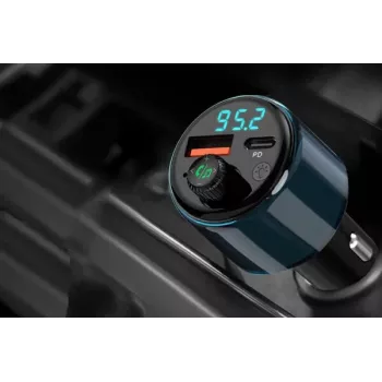 NAVITEL BHF05 MAX Daugiafunkcis FM siųstuvas su Bluetooth 5.0, USB jungtimi, laisvų rankų įranga, LED ekranu, QC3.0 greituoju įkrovimu