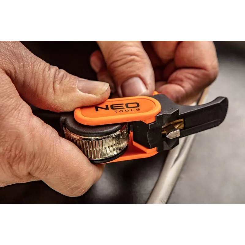 NEO TOOLS 01-400 automatinis kabelių nuėmiklis 0,5–6 mm² su vielos pjaustytuvu