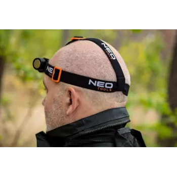 Neo Tools 99-029 2000 liumenų CREE XHP50.2 LED įkraunamas USB žibintuvėlis su galvos juosta