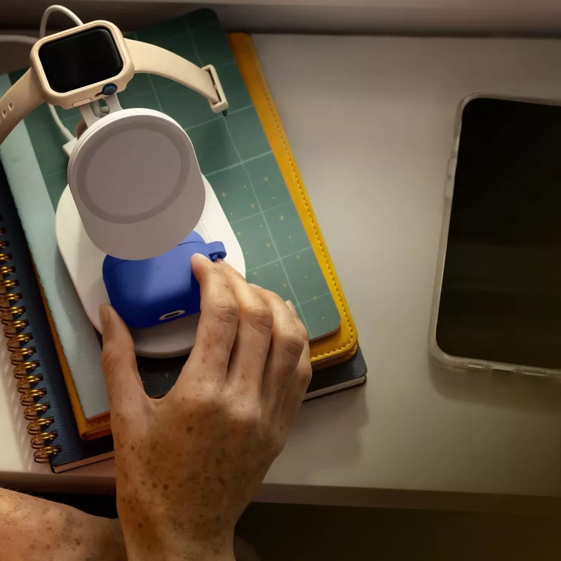 OtterBox 3-in-1 MagSafe įkrovimo stotelė balta