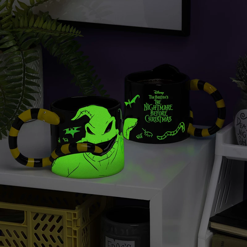 Paladone Oogie Boogie Shaped GITD puodelis