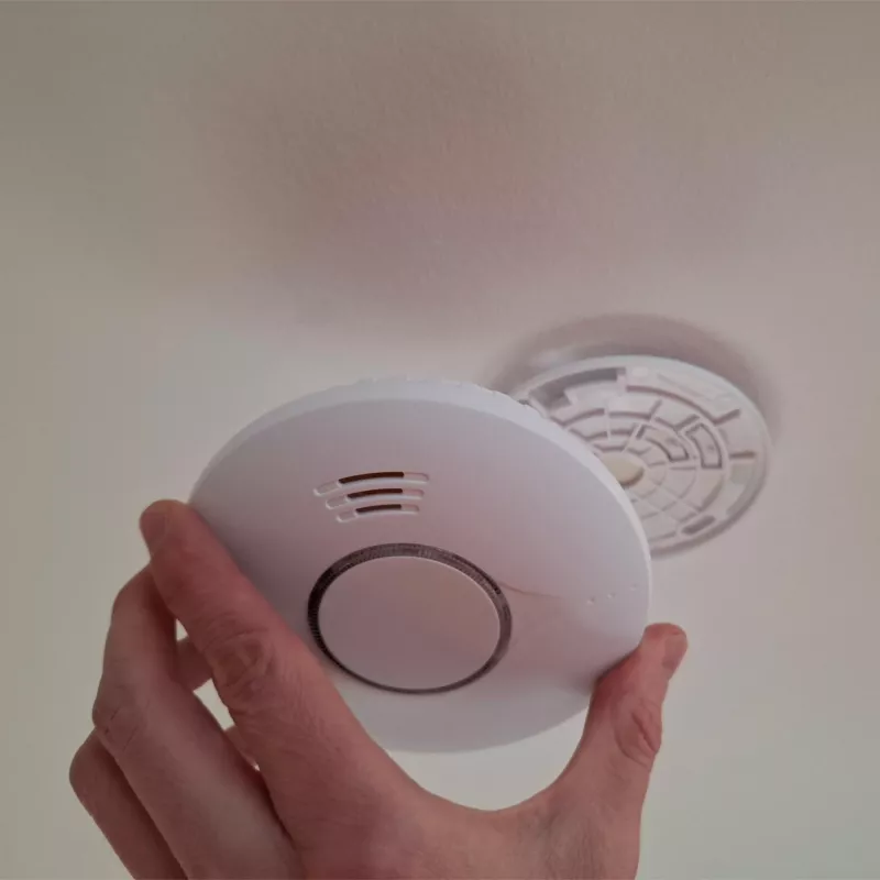 SAFEMI SHS-10S Dūmų detektorius – fotoelektrinis, su 10 metų baterija, 5 metų garantija