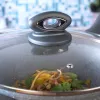 Salter Marblestone Wok 28cm pilka – Kaltinis aliuminis, nelipanti danga, tinka indukcijai