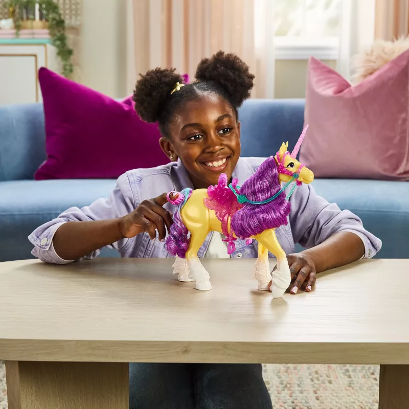 SPINMASTER Unicorn Academy – Einhorn Leaf (28 cm, su tikrais karčiais ir uodega, nuimamais pakinktais, balneliu ir šepetėliu)