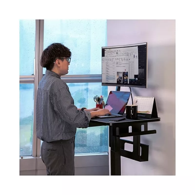 Thermaltake CycleDesk 100 GGD elektrinis reguliuojamo aukščio stalas su RGB apšvietimu, juodas