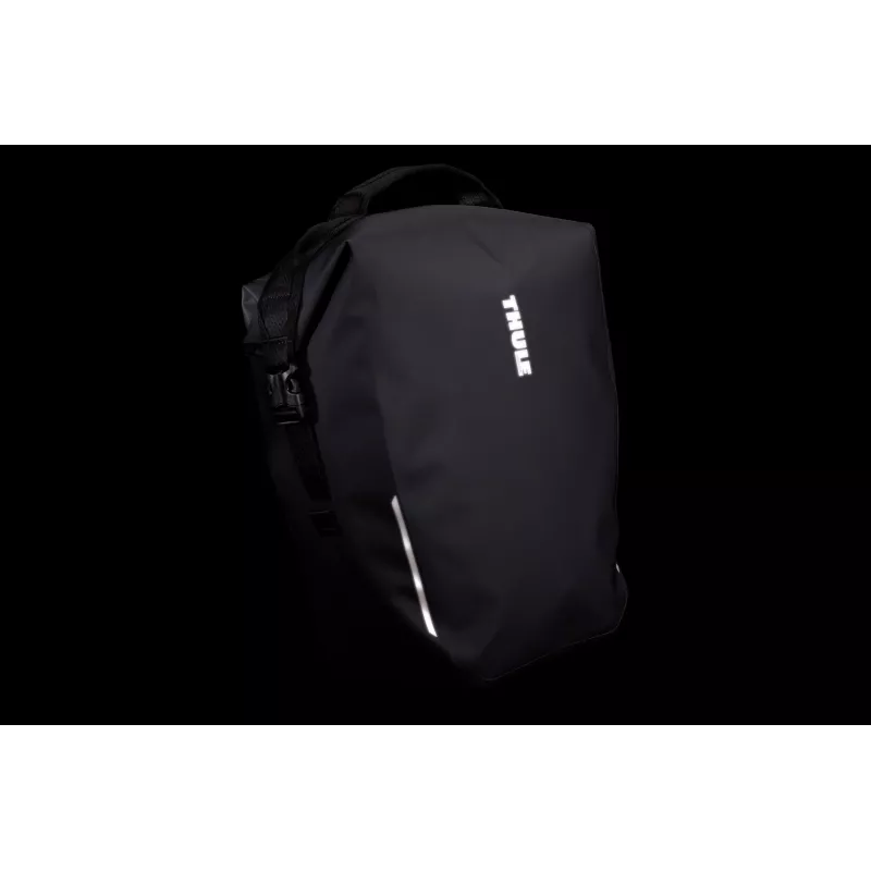 Thule 5476 Shield Pannier 22L su InLock juoda