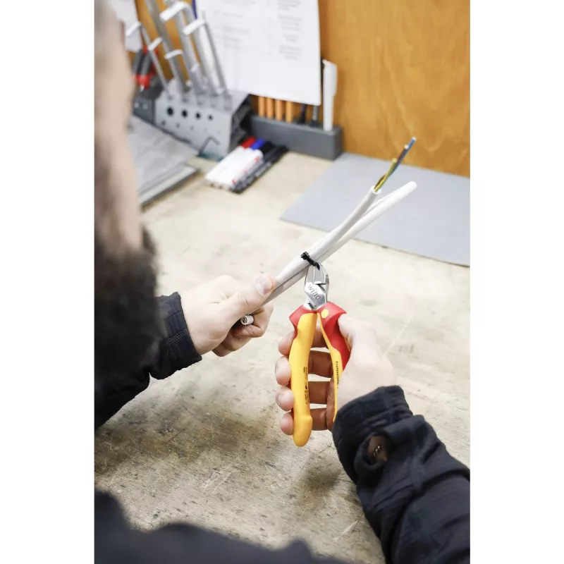 Wiha 43458 Professional electric įstrižinės replės 200 mm, VDE izoliuotos, raudonos/geltonos