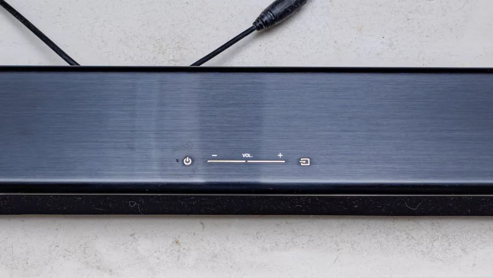 Samsung soundbaras iš arti